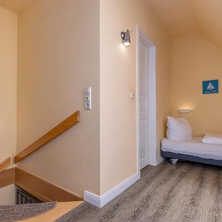 Ferienhaussiedlung Strandperlen Weidenhof 3c Holiday home Wustrow (Fischland)